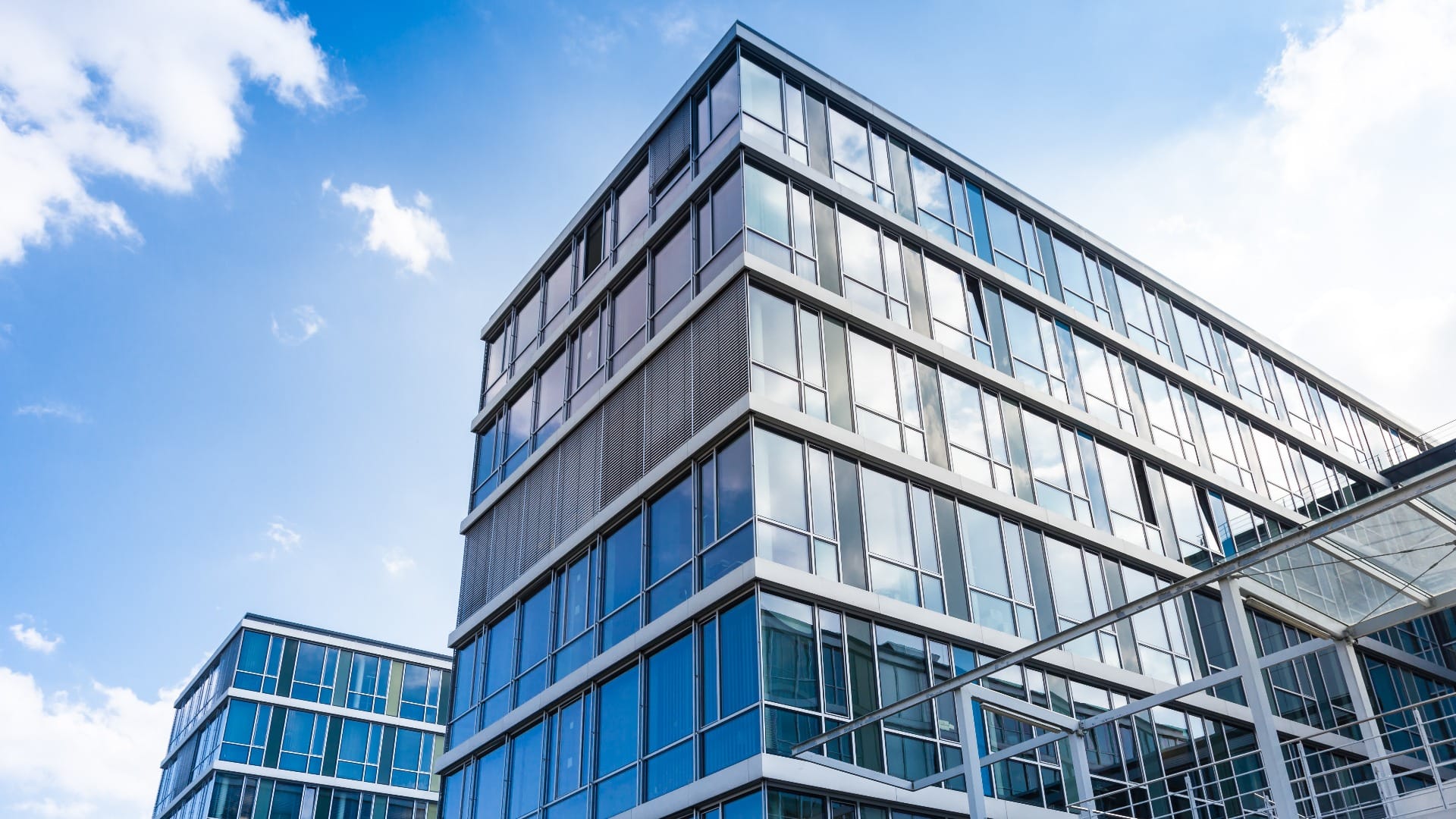 Bürogebäude -- modernes Gebäude